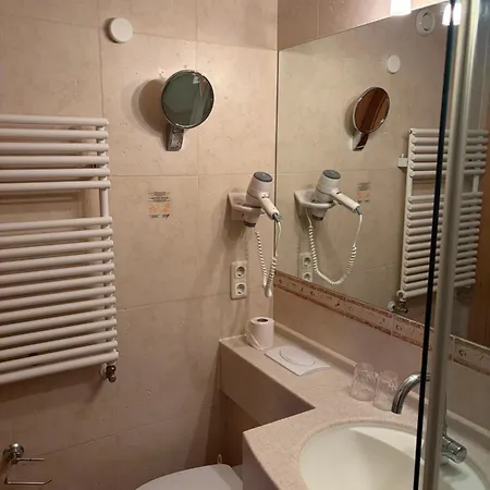 Hotel Haus Leithner - &