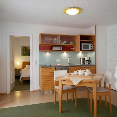 Haus Leithner - & מלון